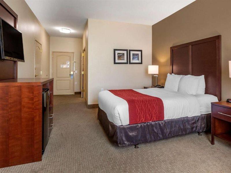 Comfort Inn & Suites Вила Рика Екстериор снимка