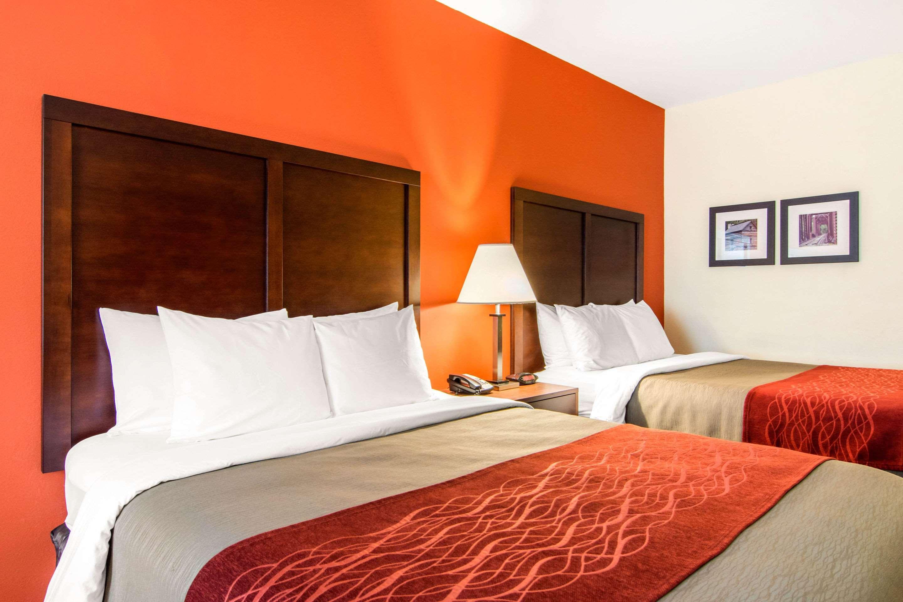 Comfort Inn & Suites Вила Рика Екстериор снимка