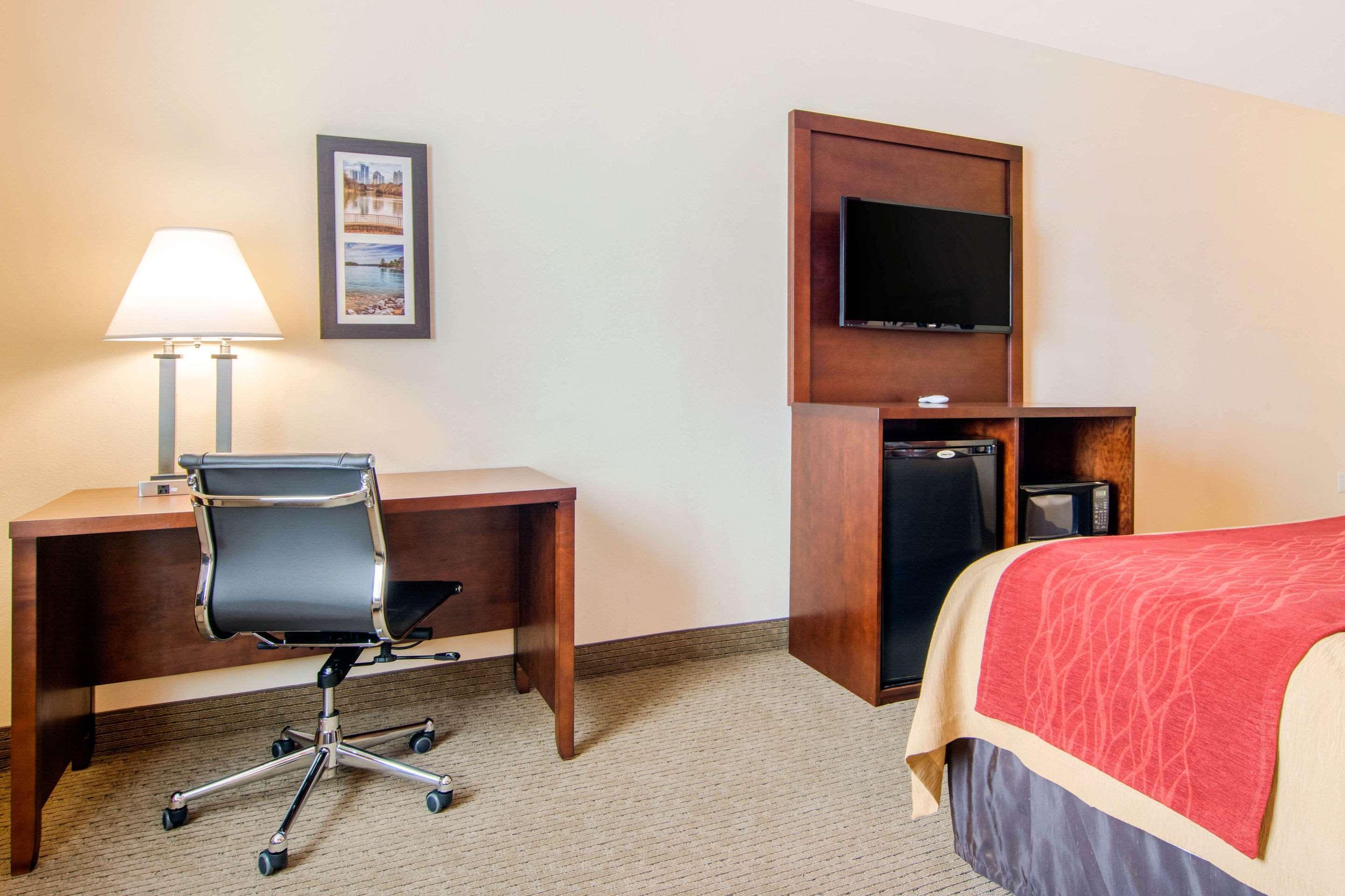 Comfort Inn & Suites Вила Рика Екстериор снимка