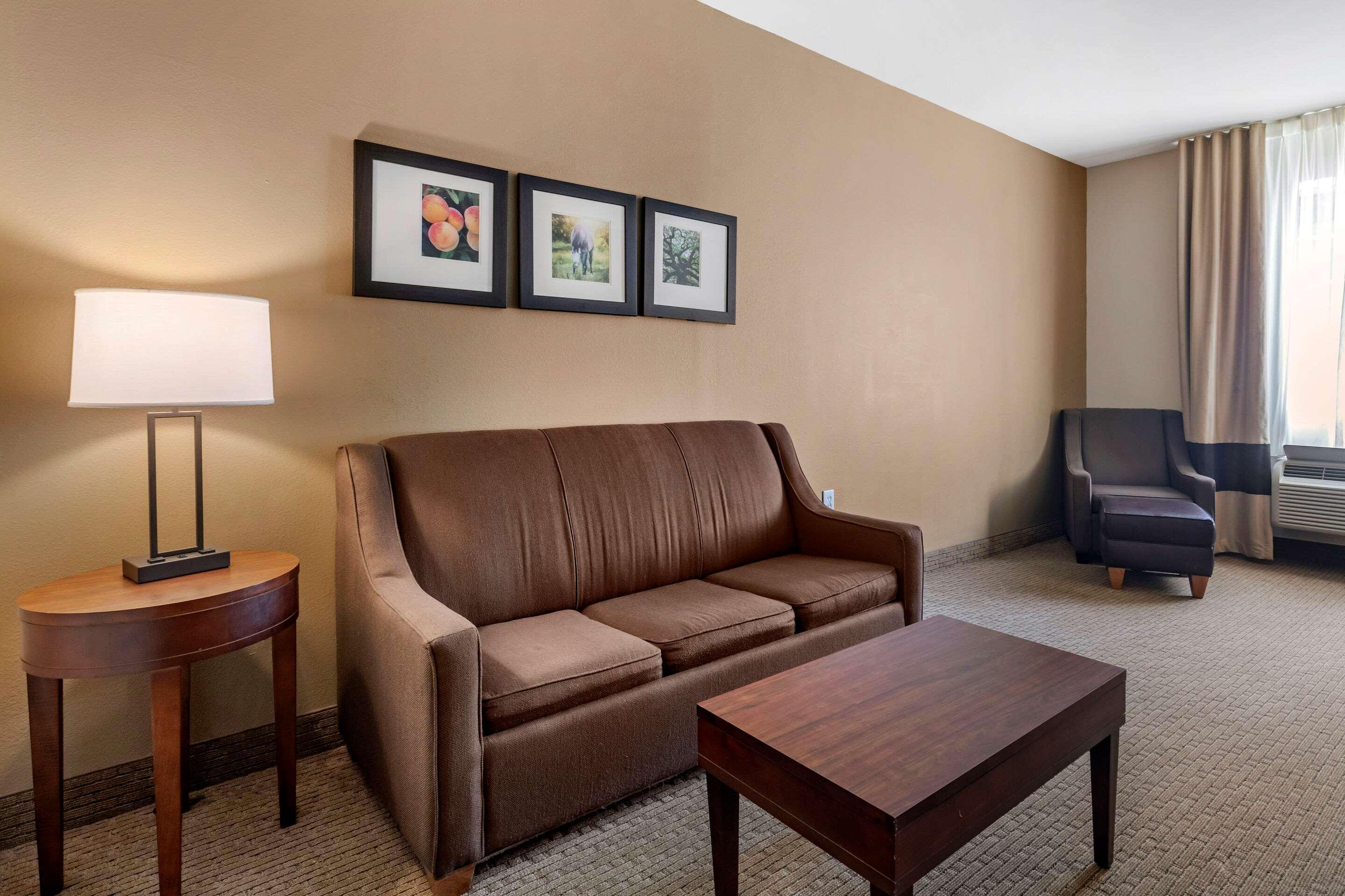 Comfort Inn & Suites Вила Рика Екстериор снимка