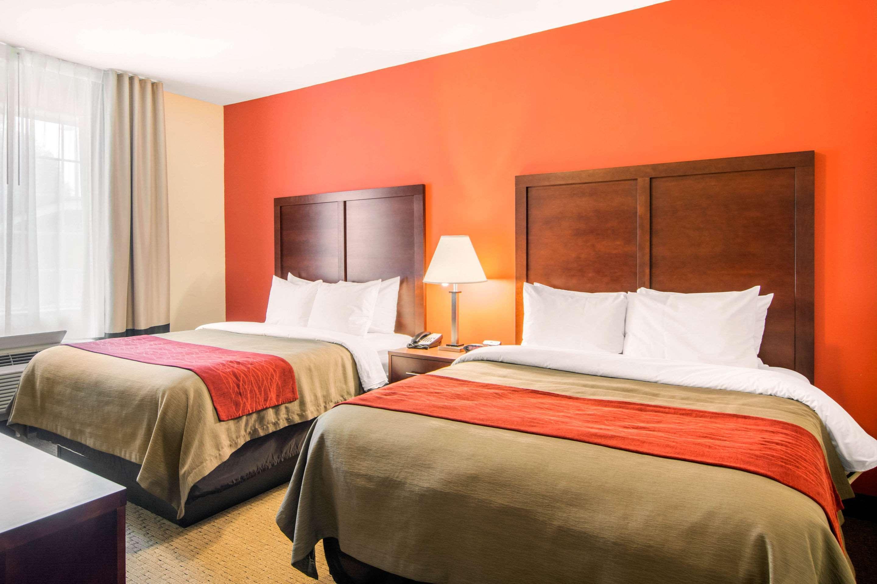 Comfort Inn & Suites Вила Рика Екстериор снимка