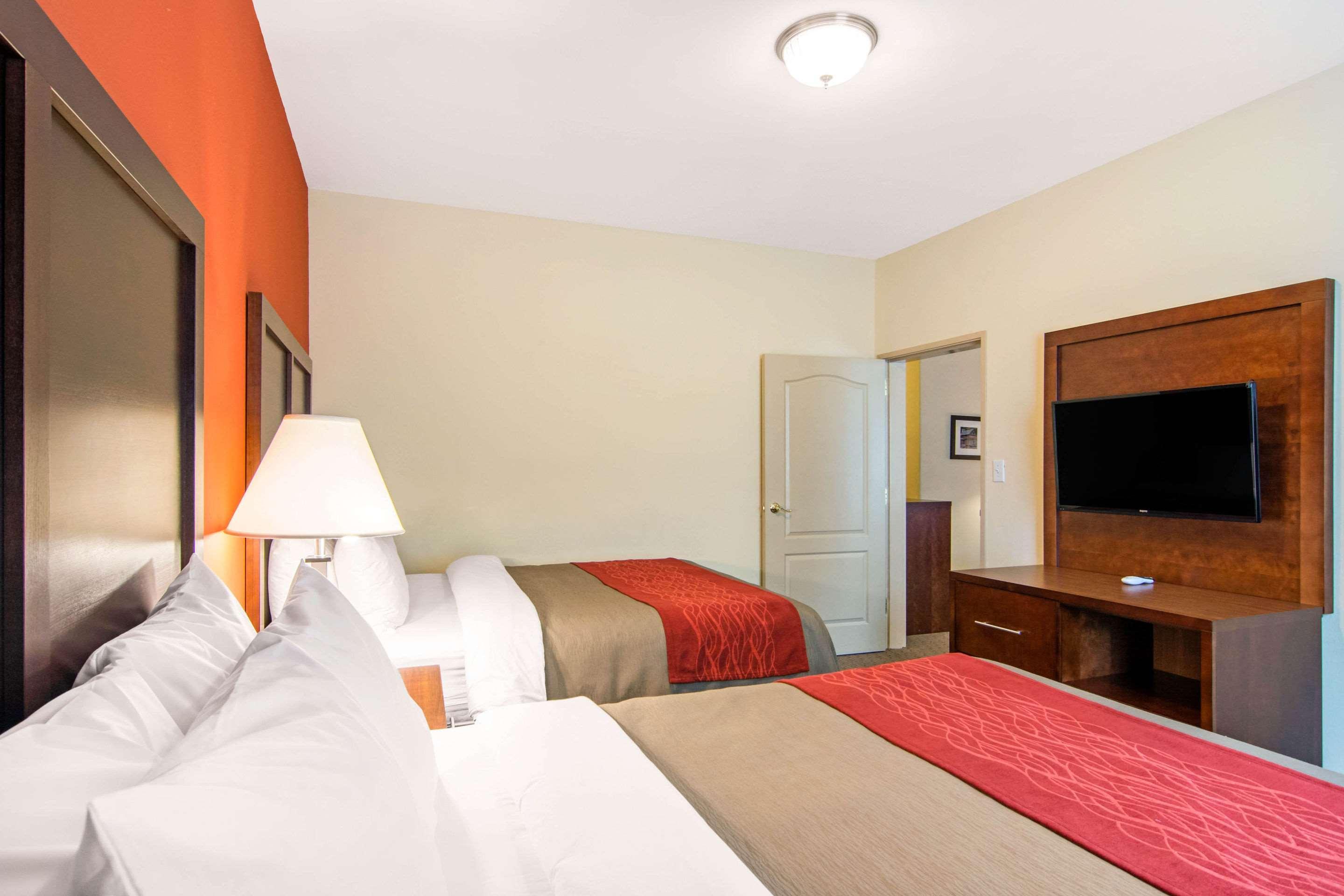 Comfort Inn & Suites Вила Рика Екстериор снимка