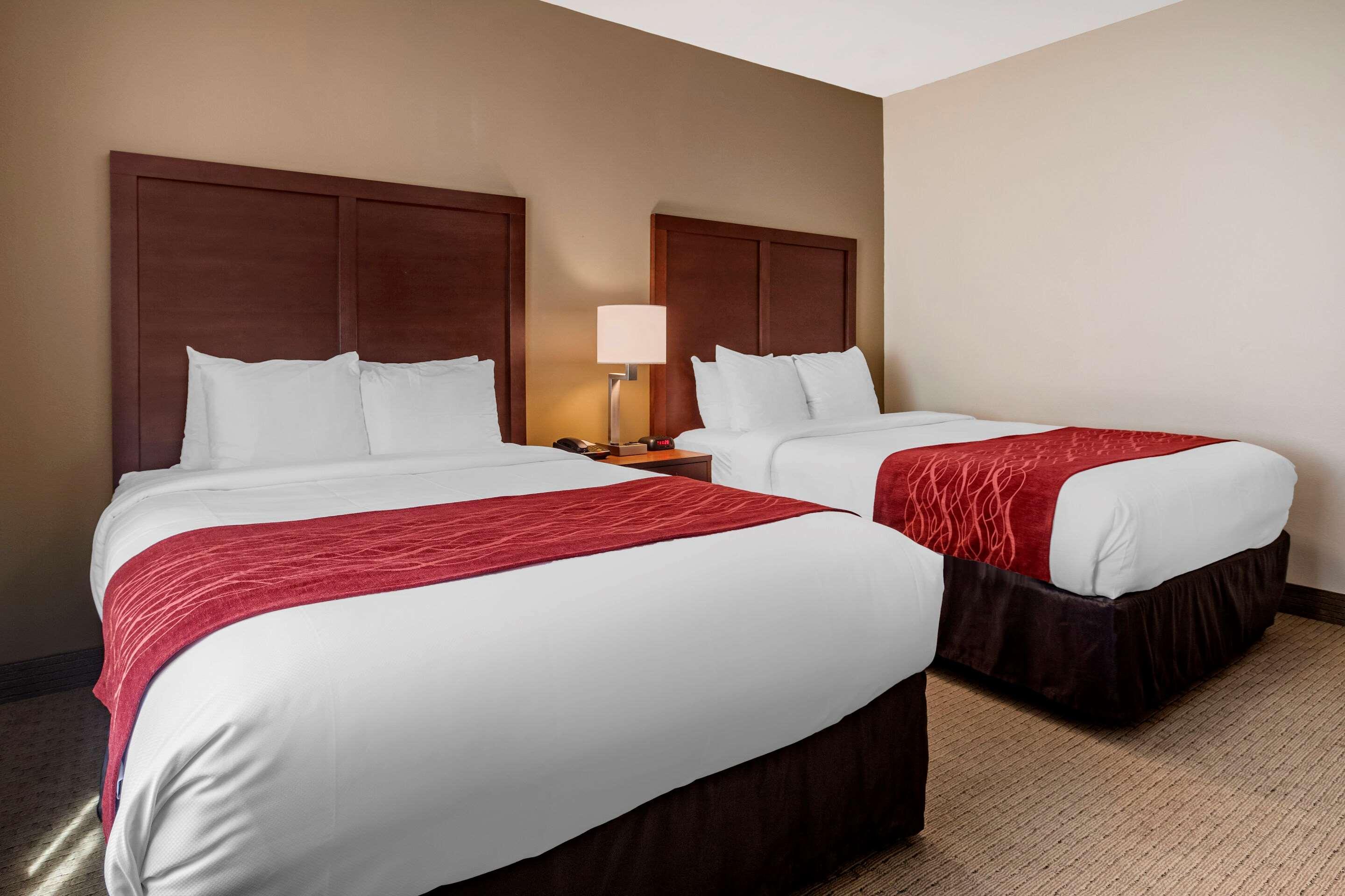 Comfort Inn & Suites Вила Рика Екстериор снимка