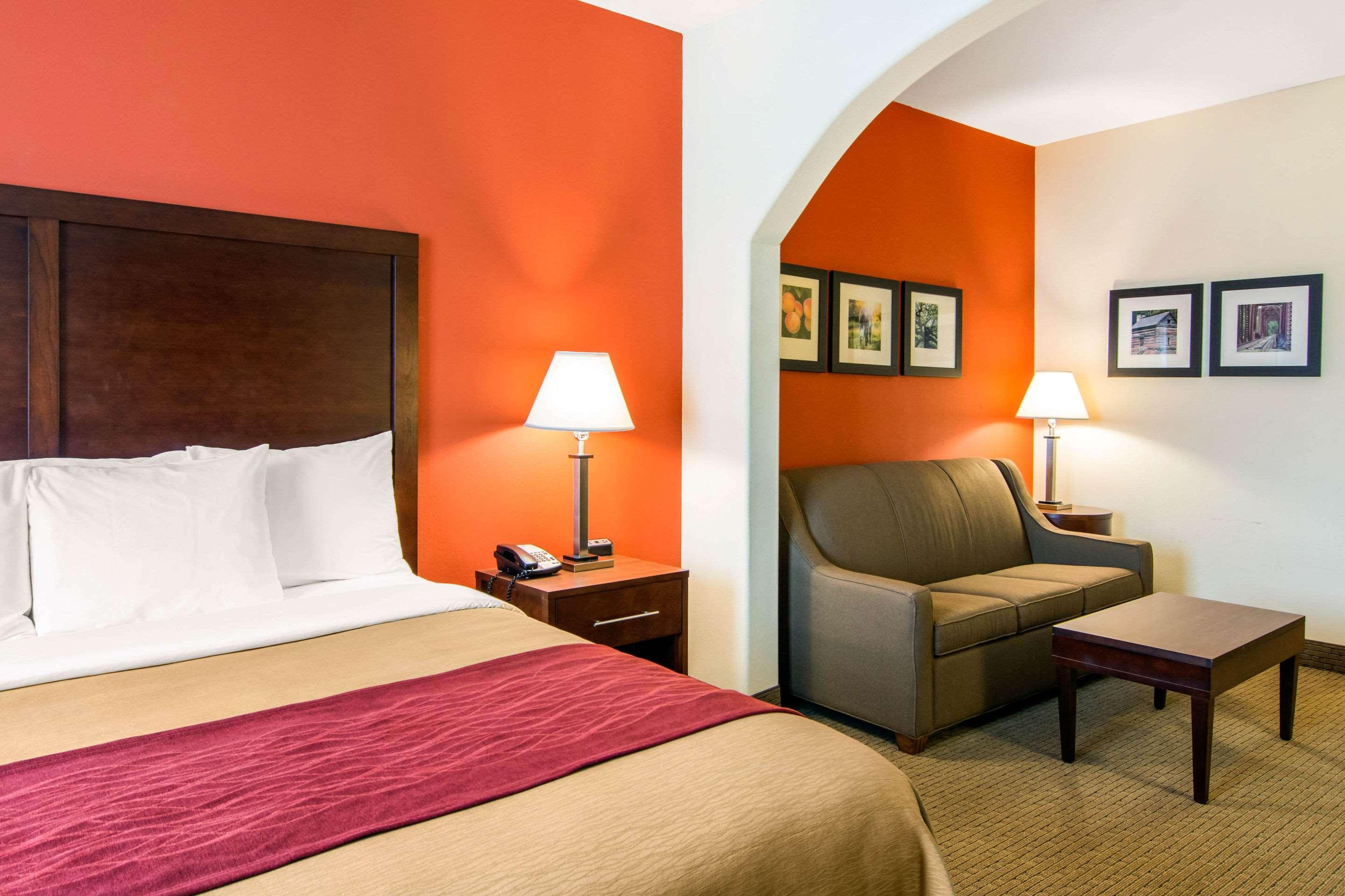 Comfort Inn & Suites Вила Рика Екстериор снимка
