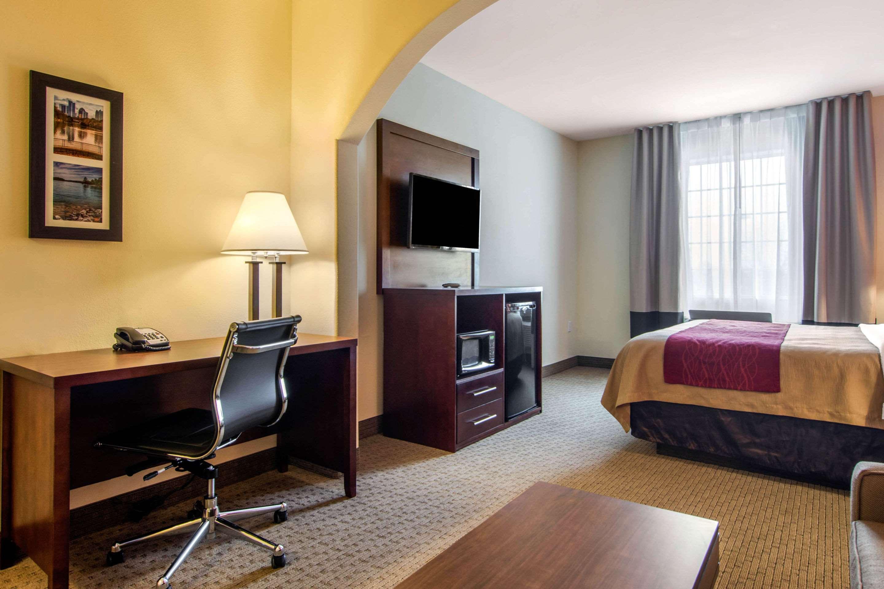 Comfort Inn & Suites Вила Рика Екстериор снимка