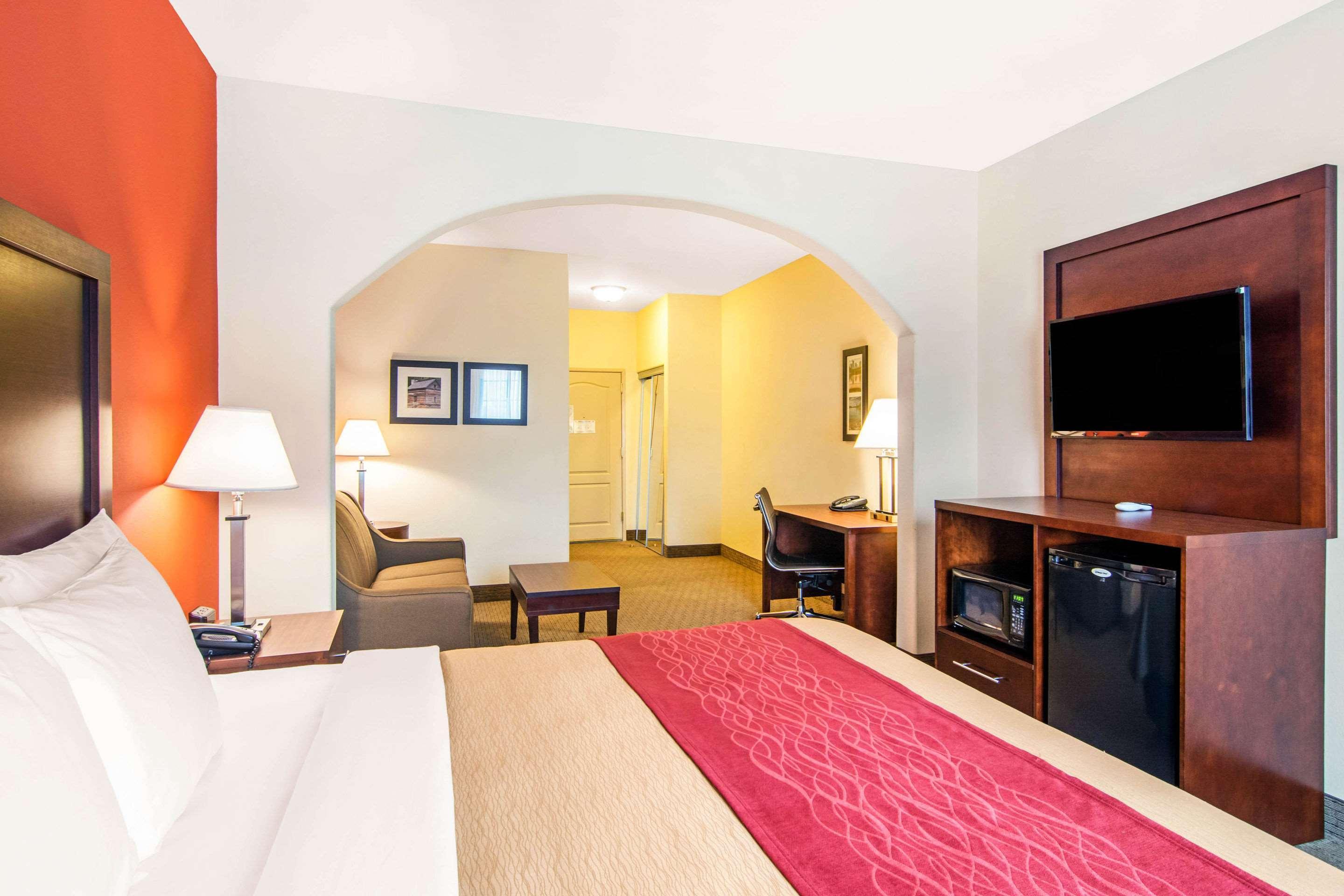 Comfort Inn & Suites Вила Рика Екстериор снимка