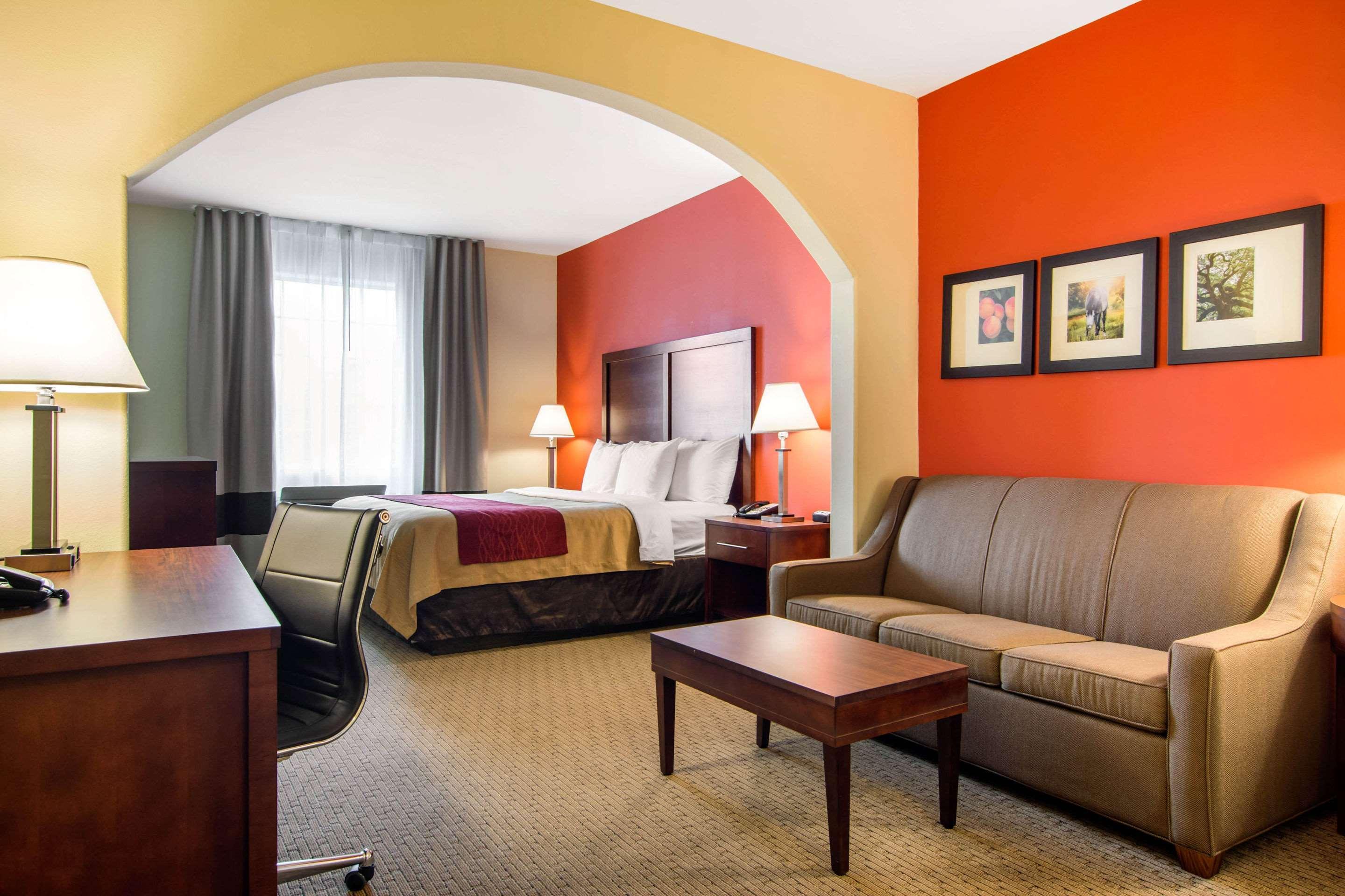 Comfort Inn & Suites Вила Рика Екстериор снимка
