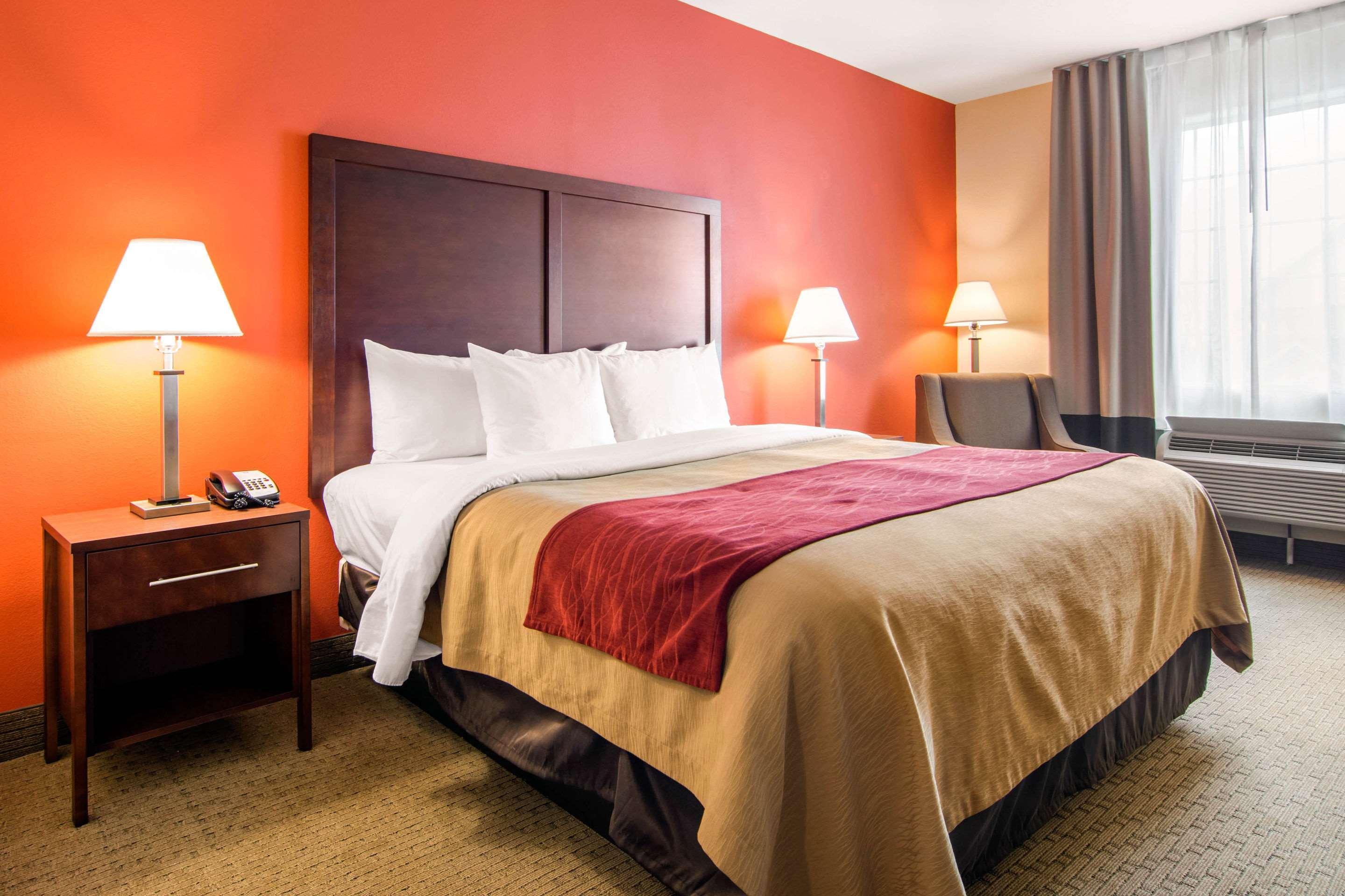 Comfort Inn & Suites Вила Рика Екстериор снимка