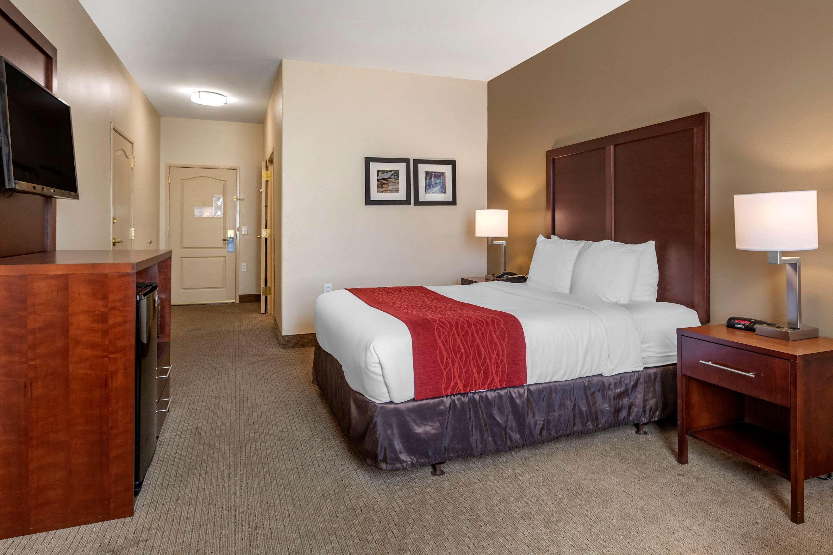 Comfort Inn & Suites Вила Рика Екстериор снимка