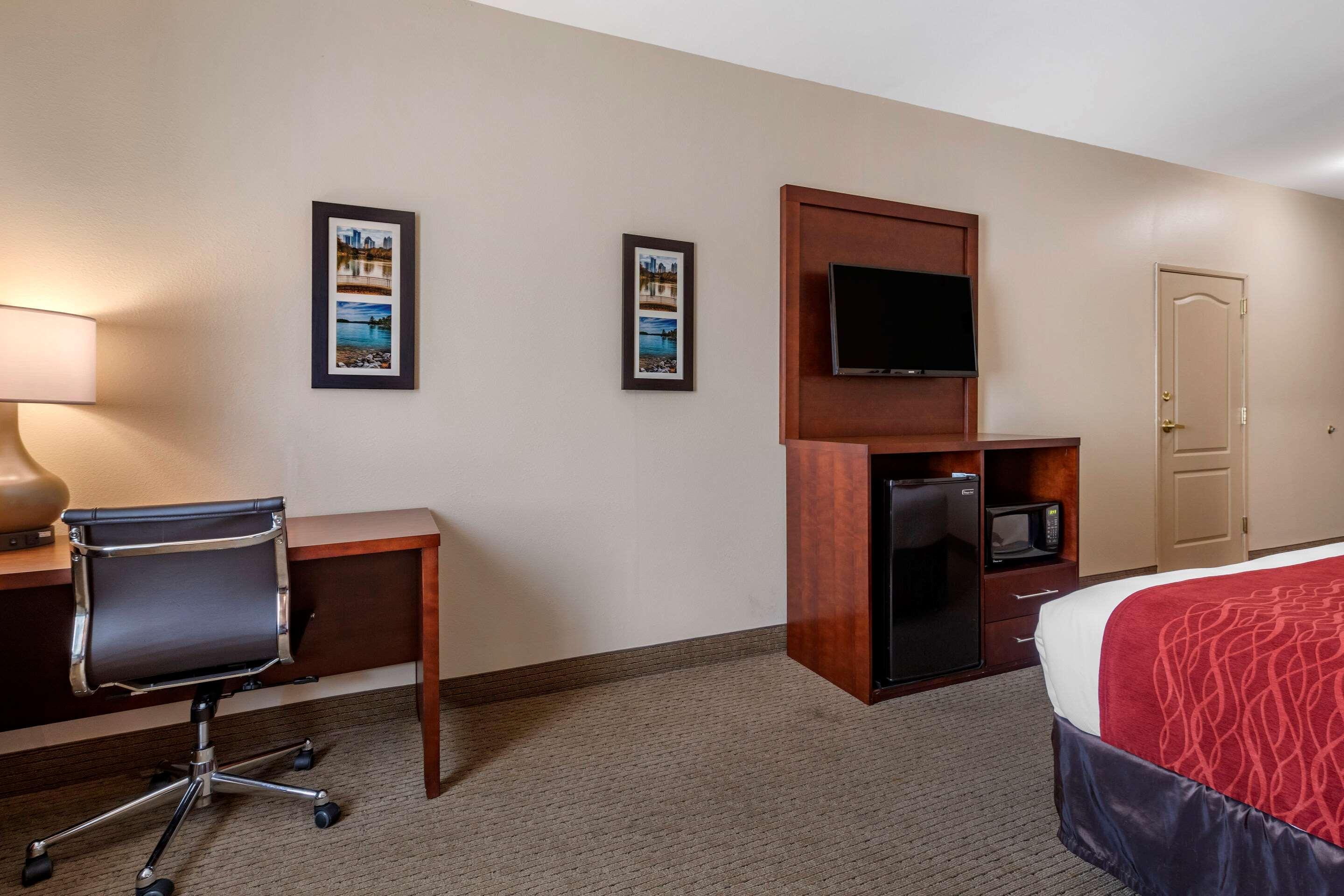 Comfort Inn & Suites Вила Рика Екстериор снимка