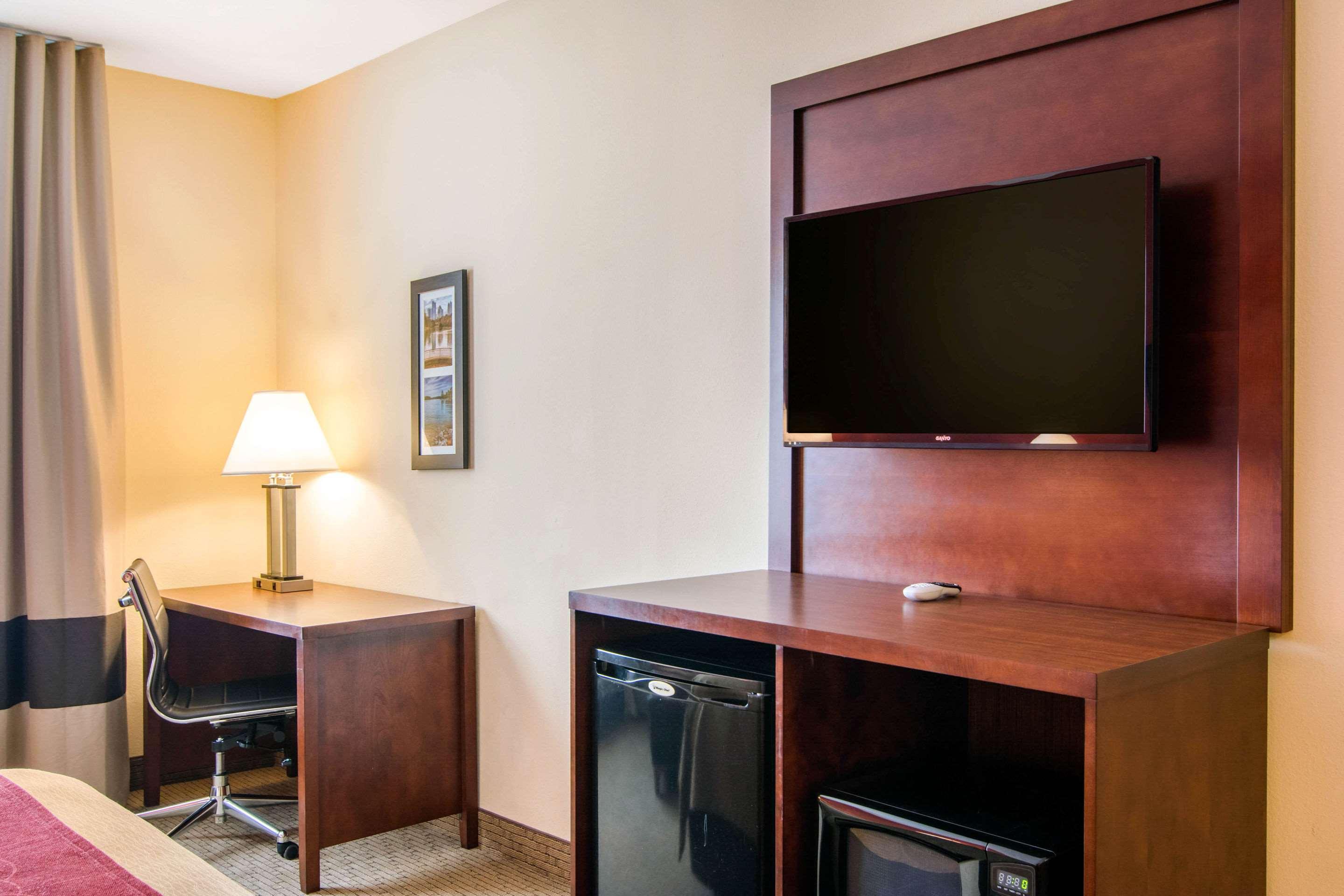 Comfort Inn & Suites Вила Рика Екстериор снимка