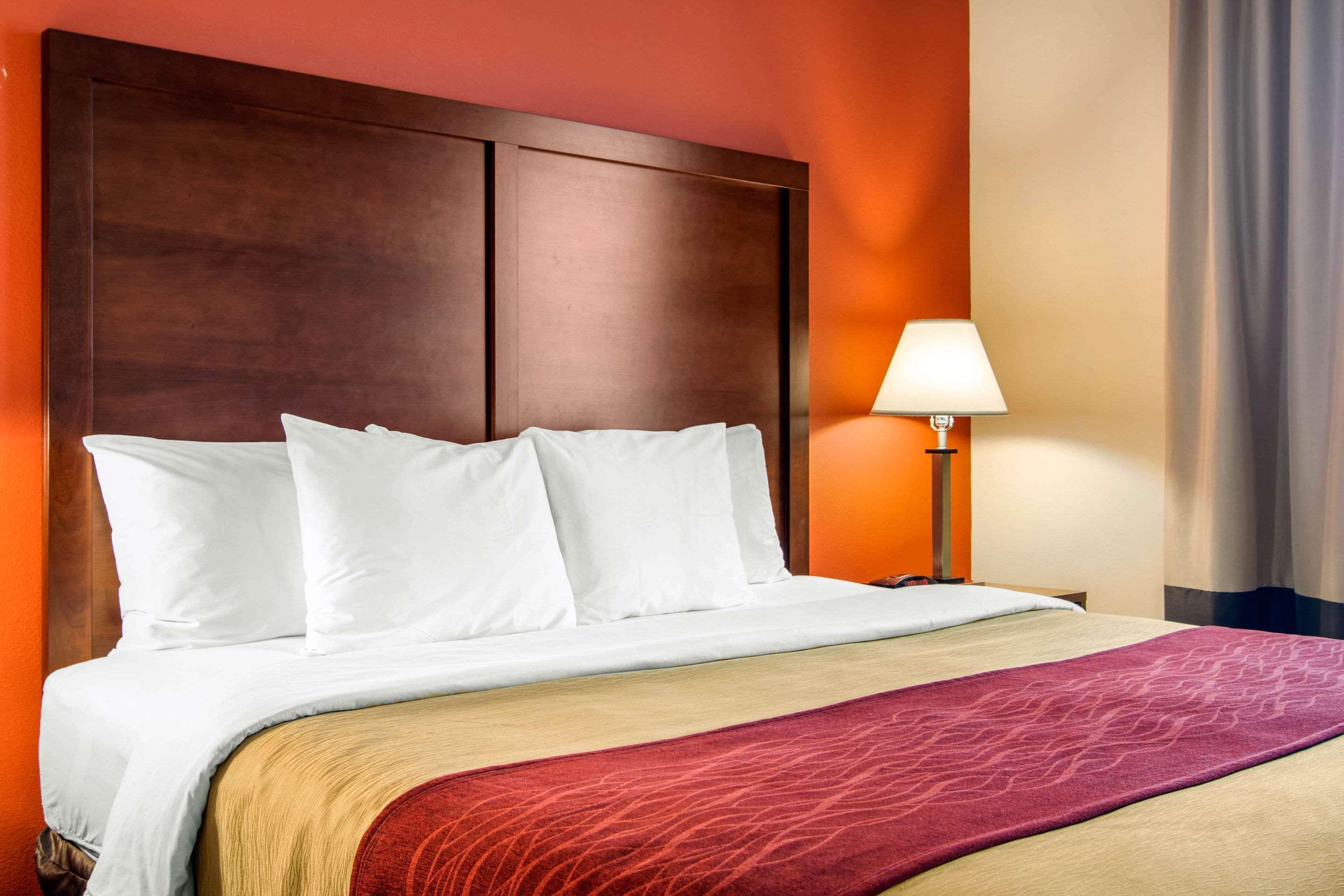 Comfort Inn & Suites Вила Рика Екстериор снимка