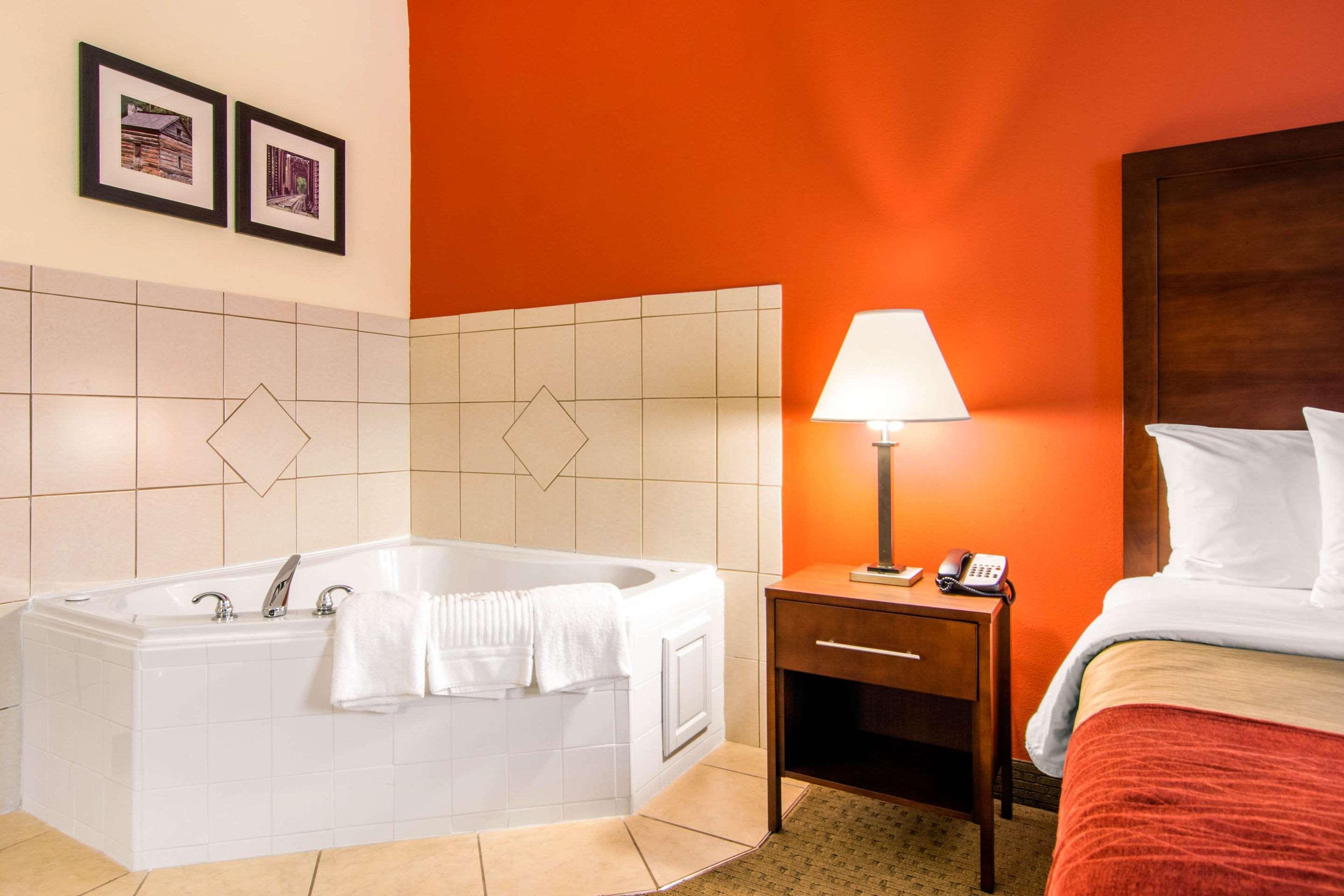 Comfort Inn & Suites Вила Рика Екстериор снимка