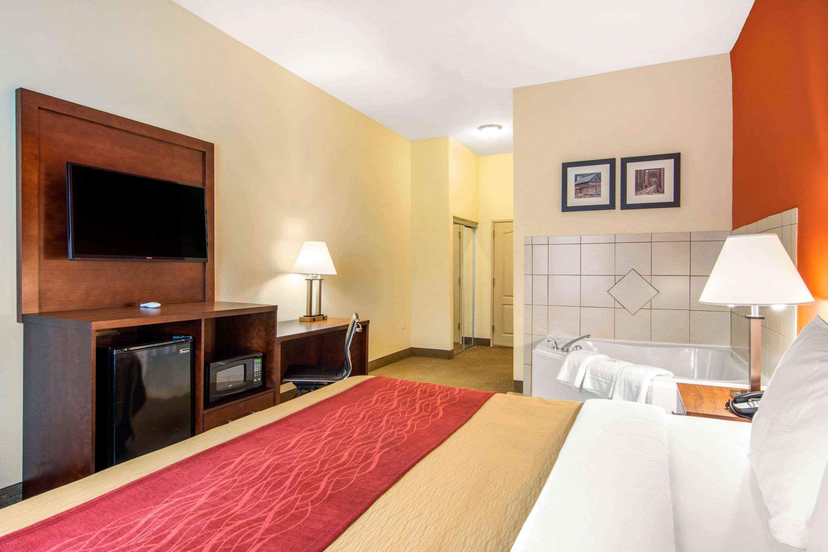 Comfort Inn & Suites Вила Рика Екстериор снимка