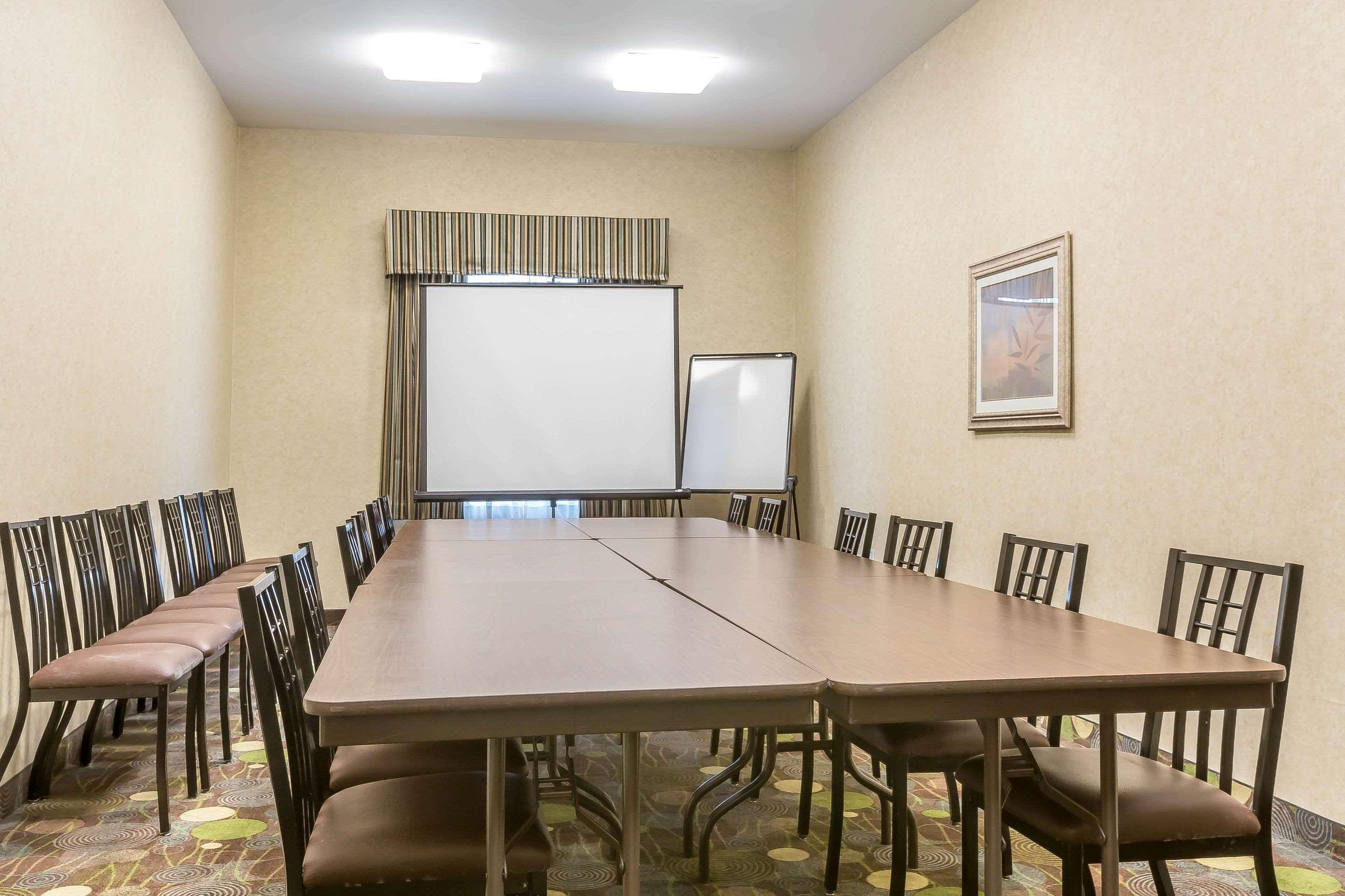 Comfort Inn & Suites Вила Рика Екстериор снимка