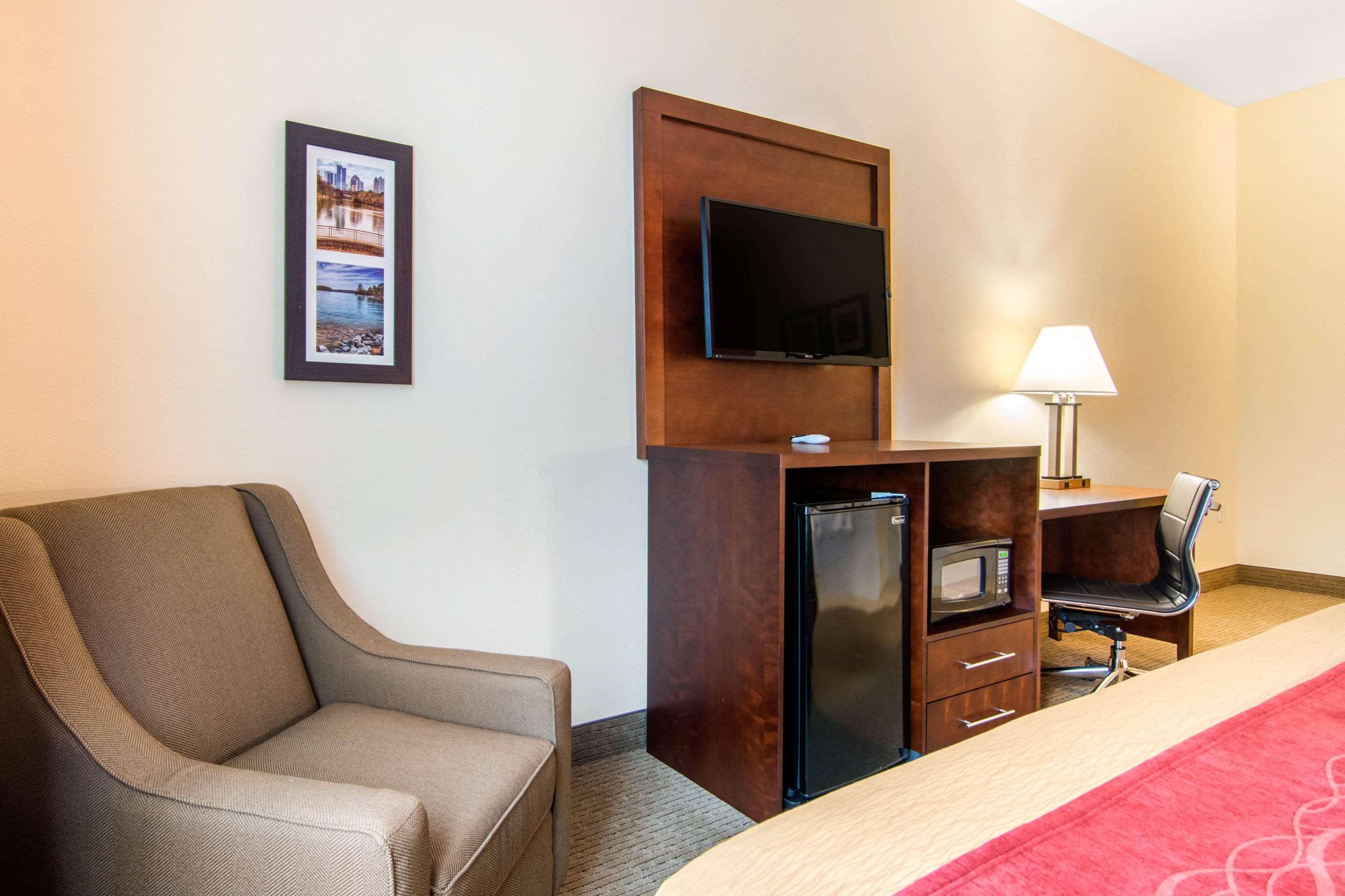 Comfort Inn & Suites Вила Рика Екстериор снимка