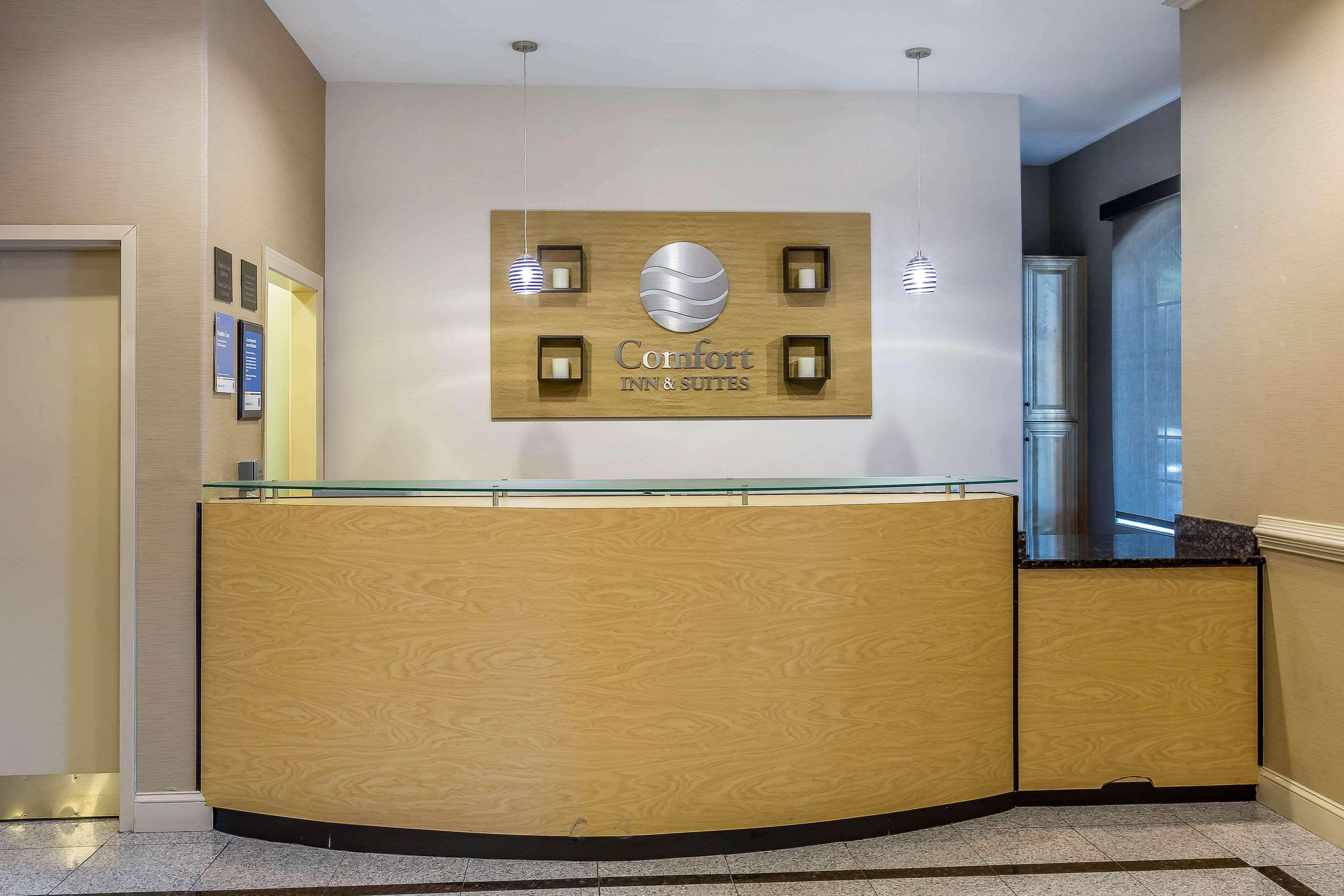 Comfort Inn & Suites Вила Рика Екстериор снимка