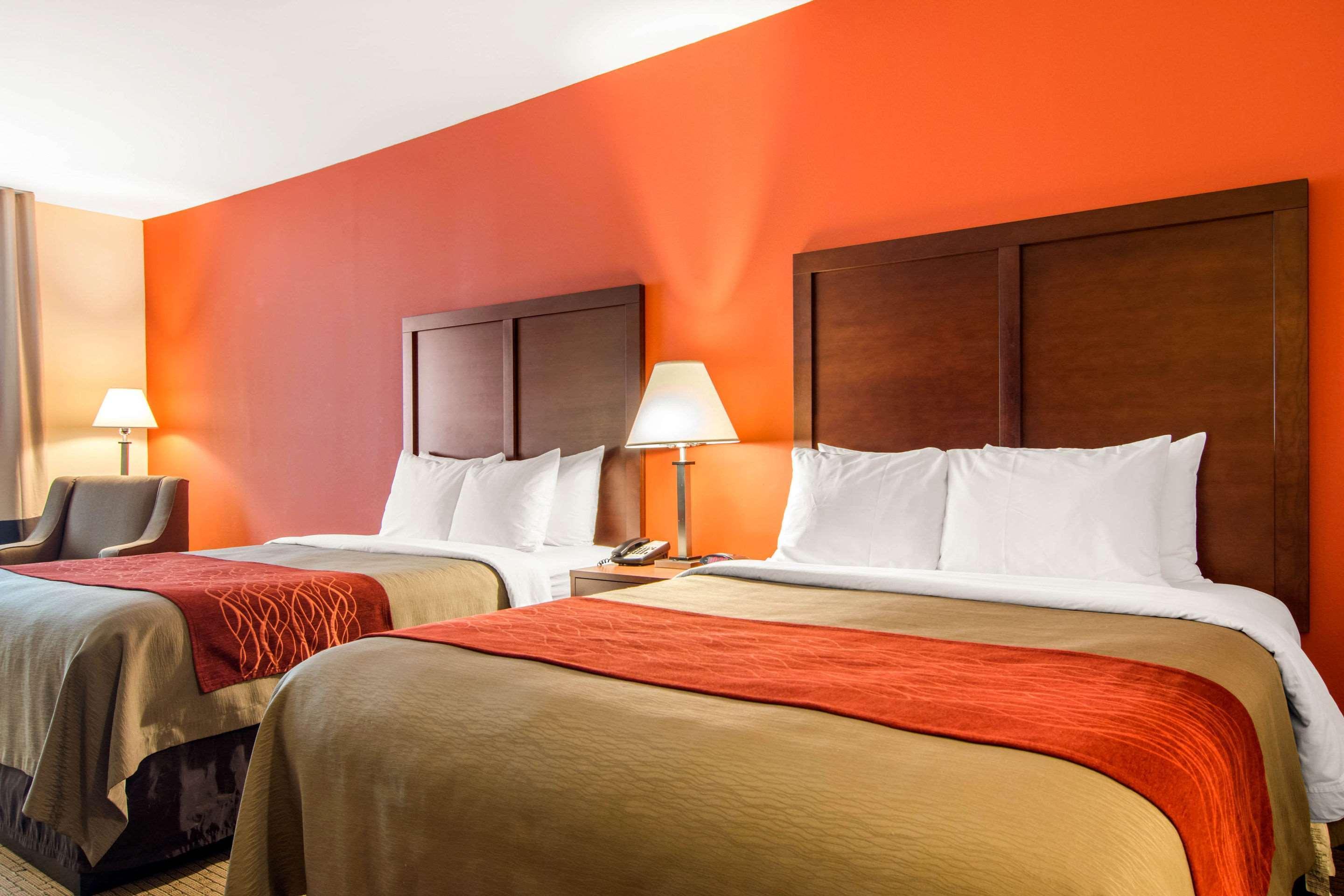 Comfort Inn & Suites Вила Рика Екстериор снимка