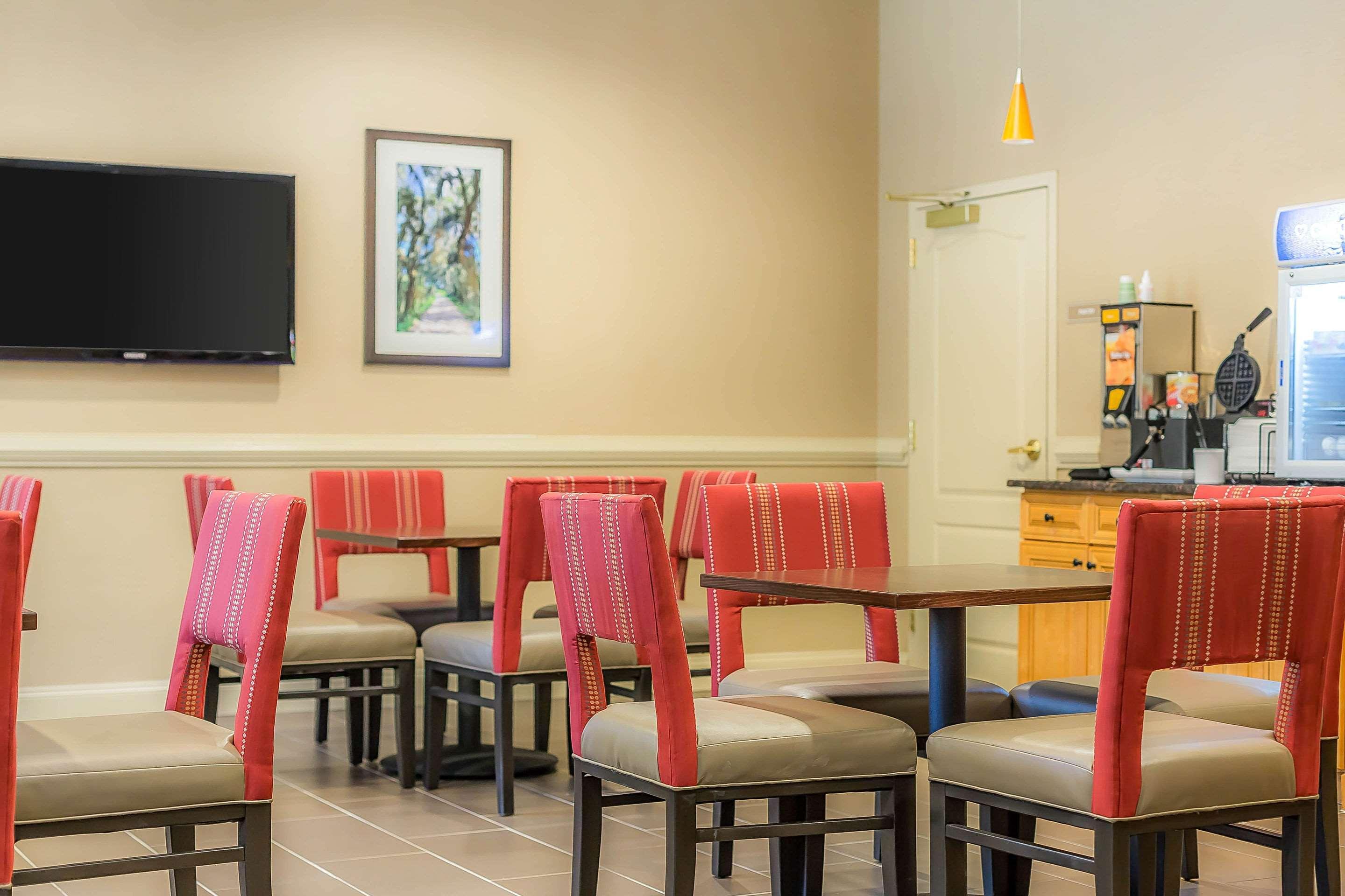 Comfort Inn & Suites Вила Рика Екстериор снимка