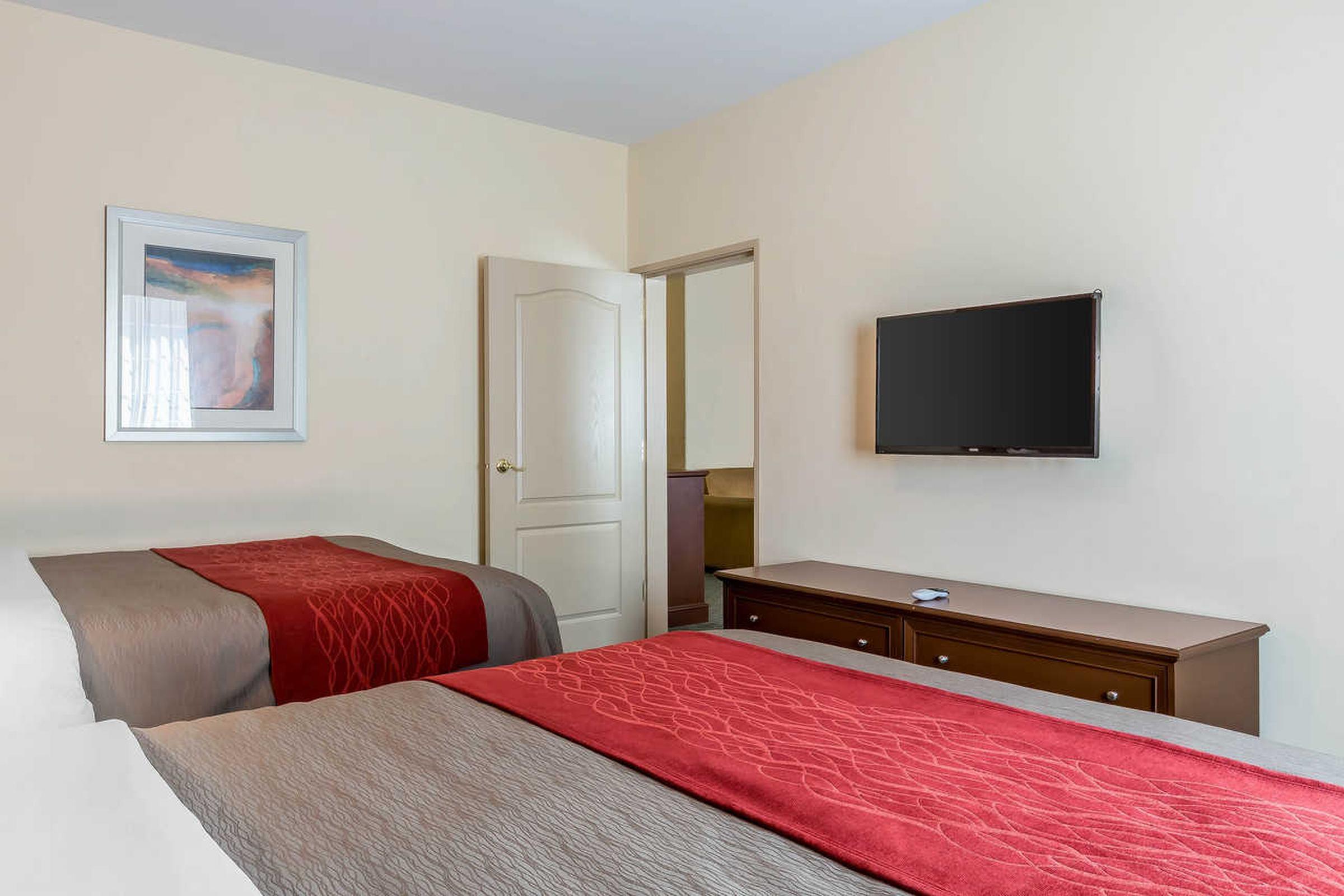 Comfort Inn & Suites Вила Рика Екстериор снимка