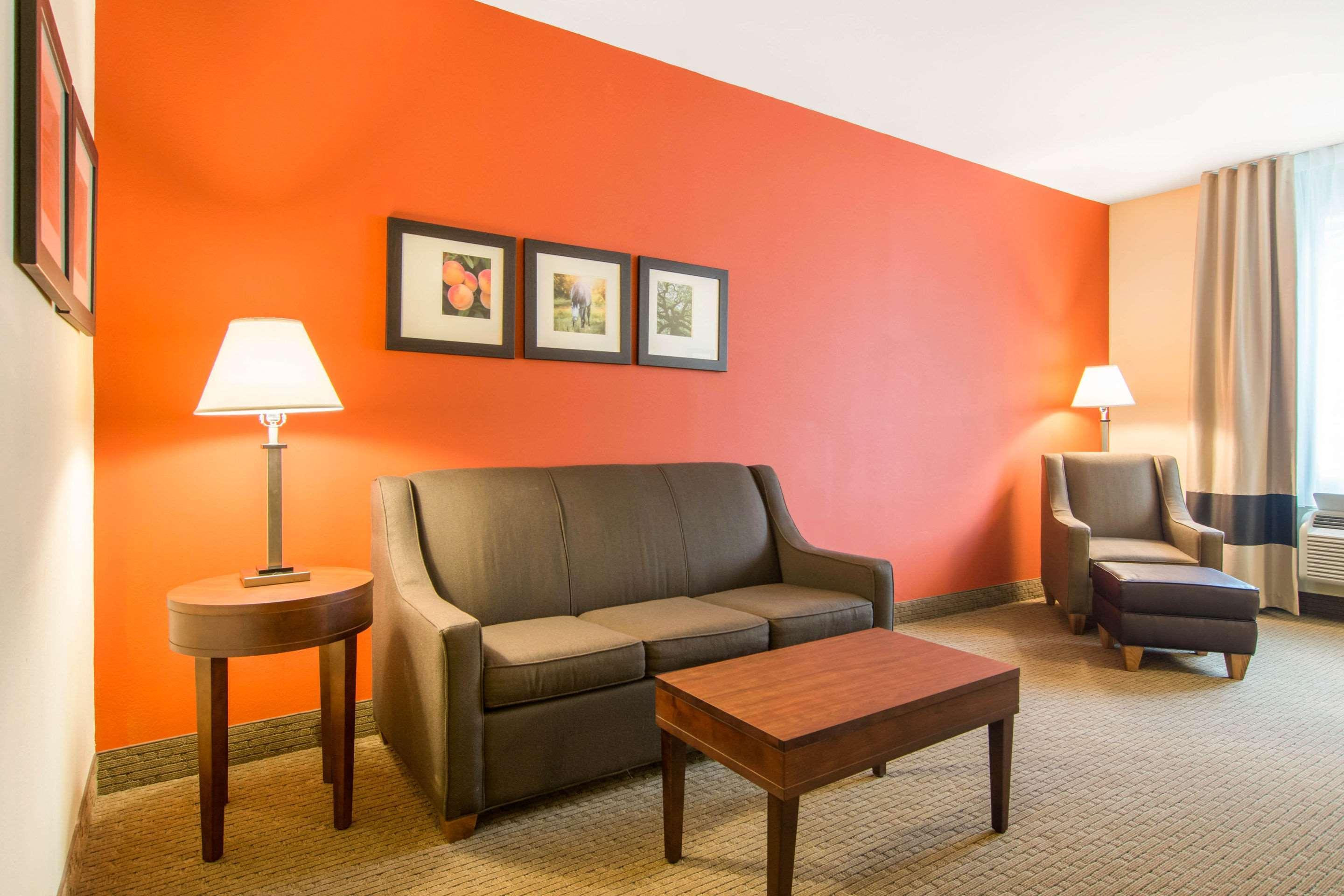 Comfort Inn & Suites Вила Рика Екстериор снимка