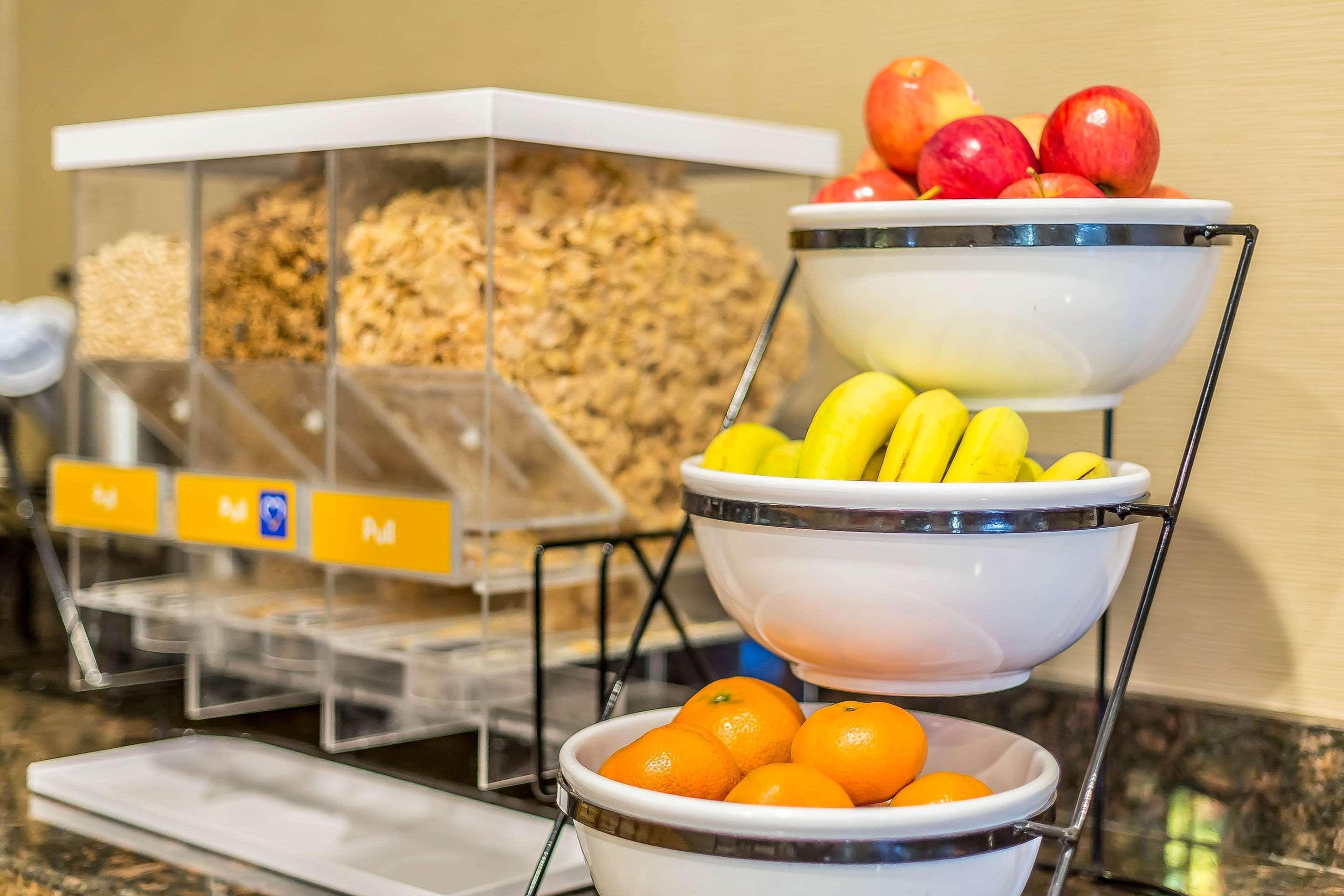 Comfort Inn & Suites Вила Рика Екстериор снимка