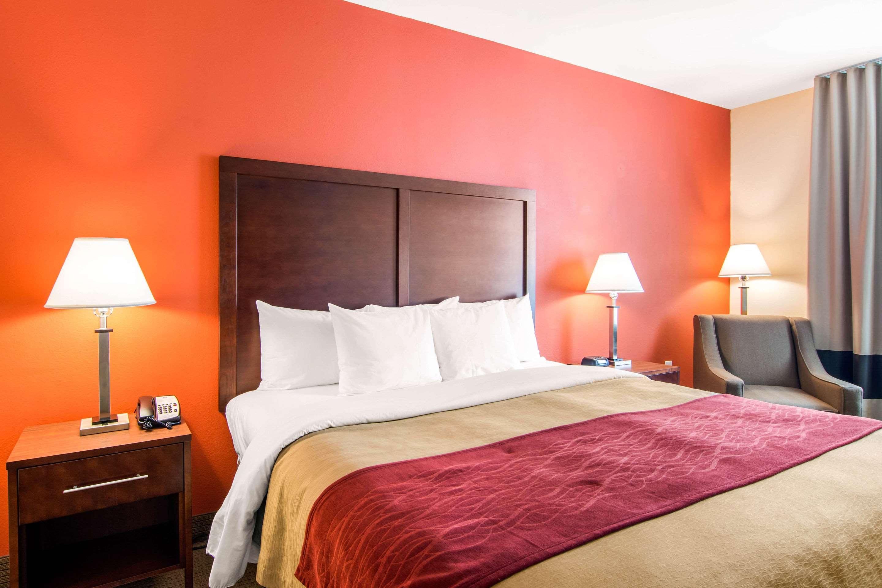 Comfort Inn & Suites Вила Рика Екстериор снимка
