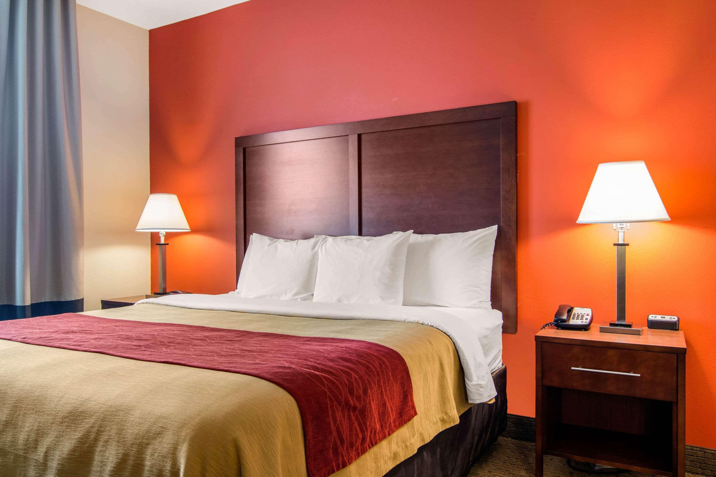 Comfort Inn & Suites Вила Рика Екстериор снимка