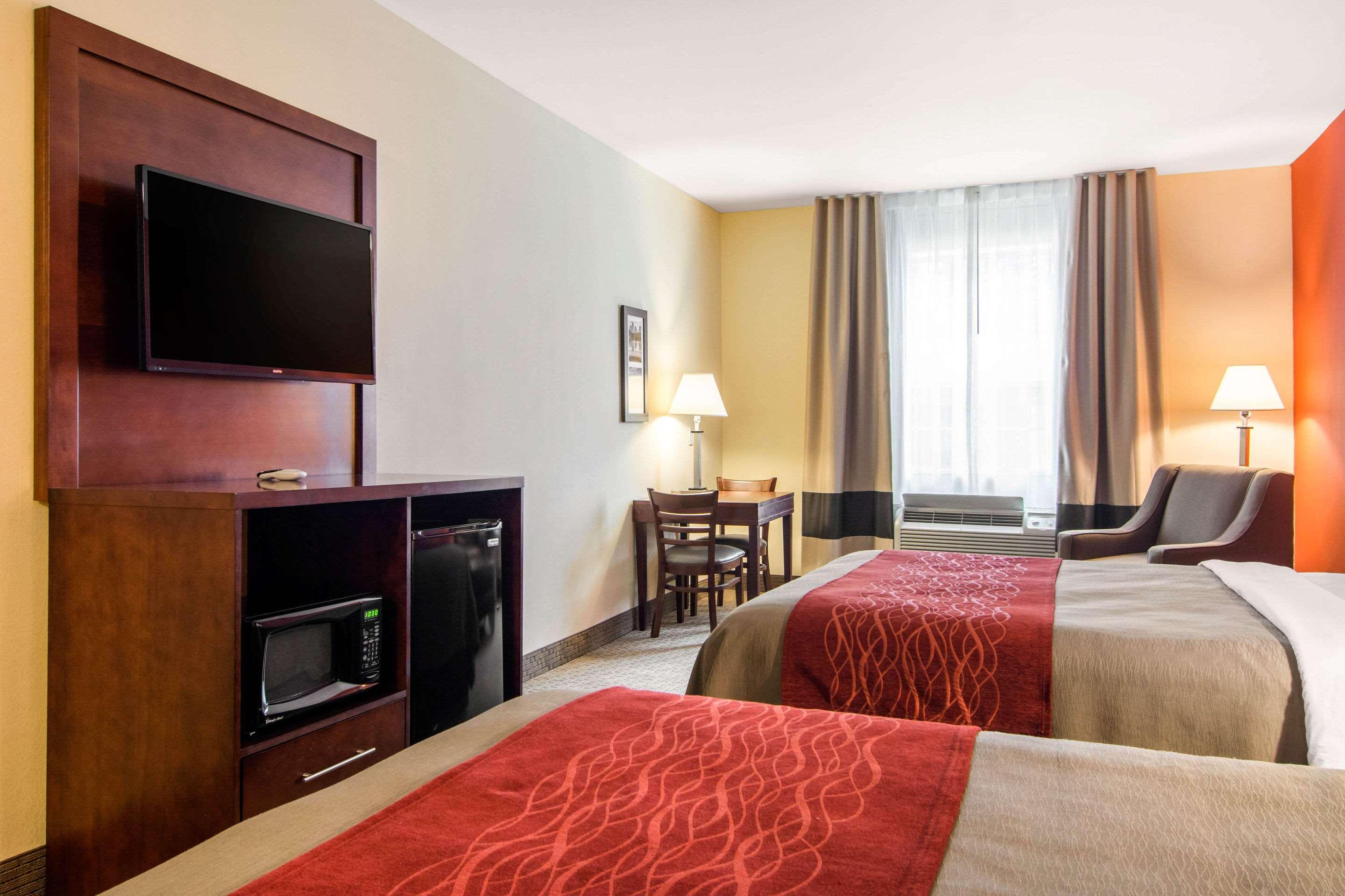 Comfort Inn & Suites Вила Рика Екстериор снимка
